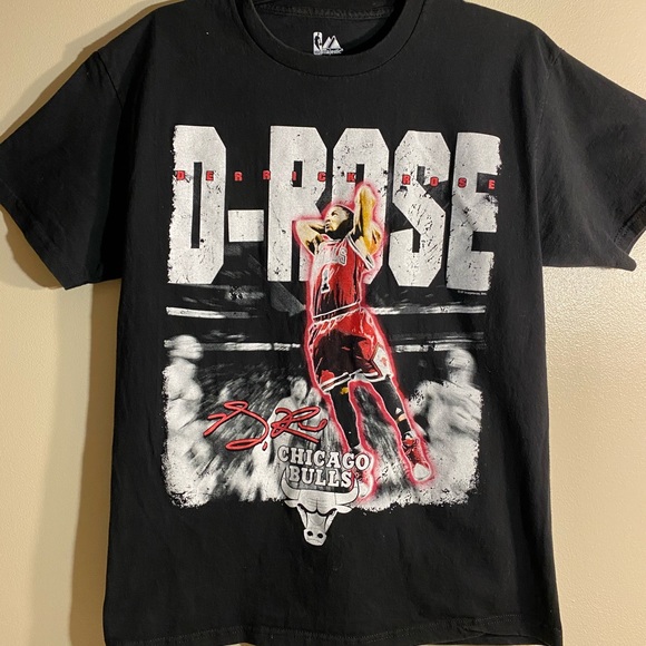 🏀Very Rare Derrick Rose Chicago Bulls Tee🏀 - Picture 2 of 5